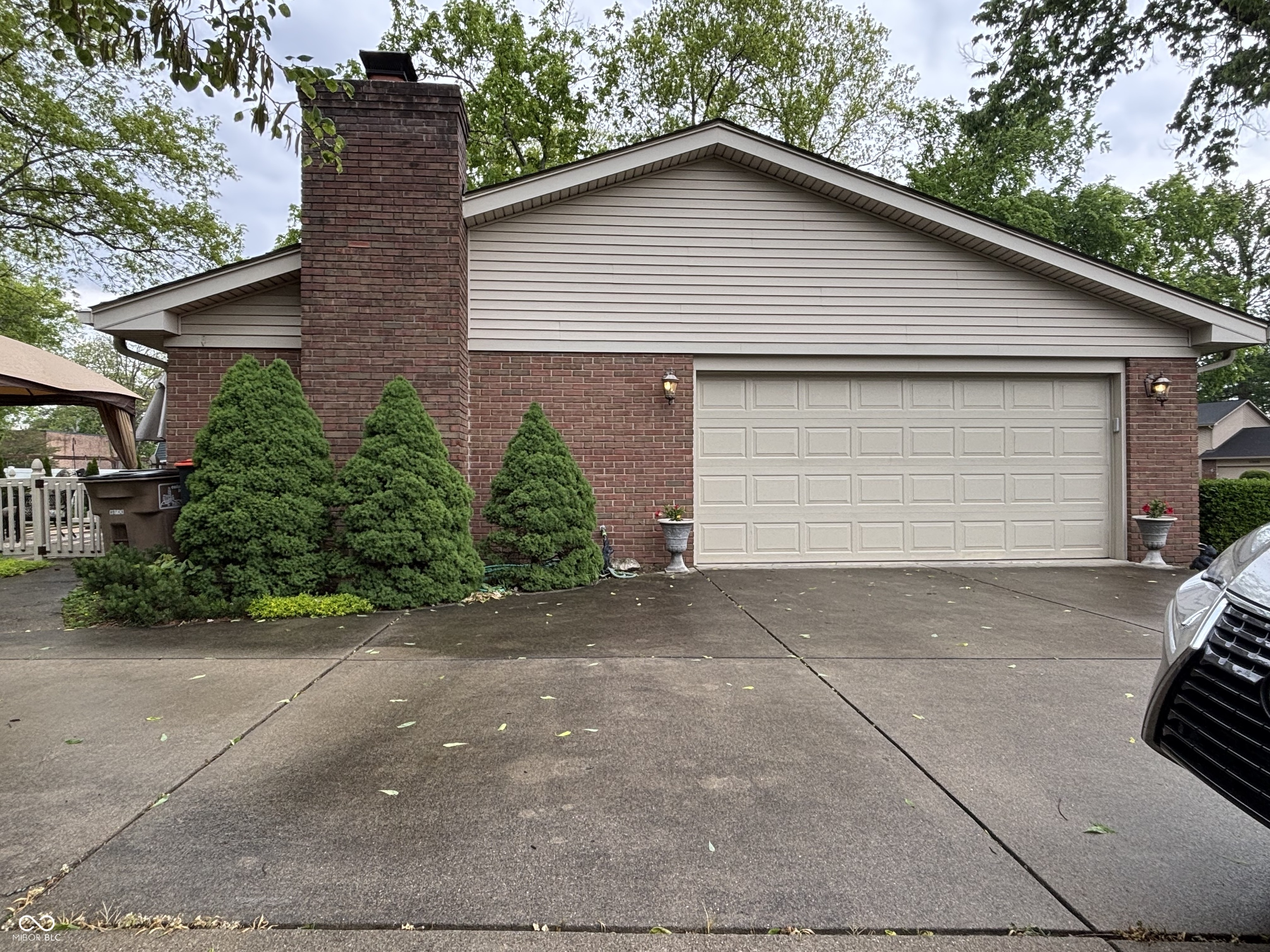 1525 South Drive