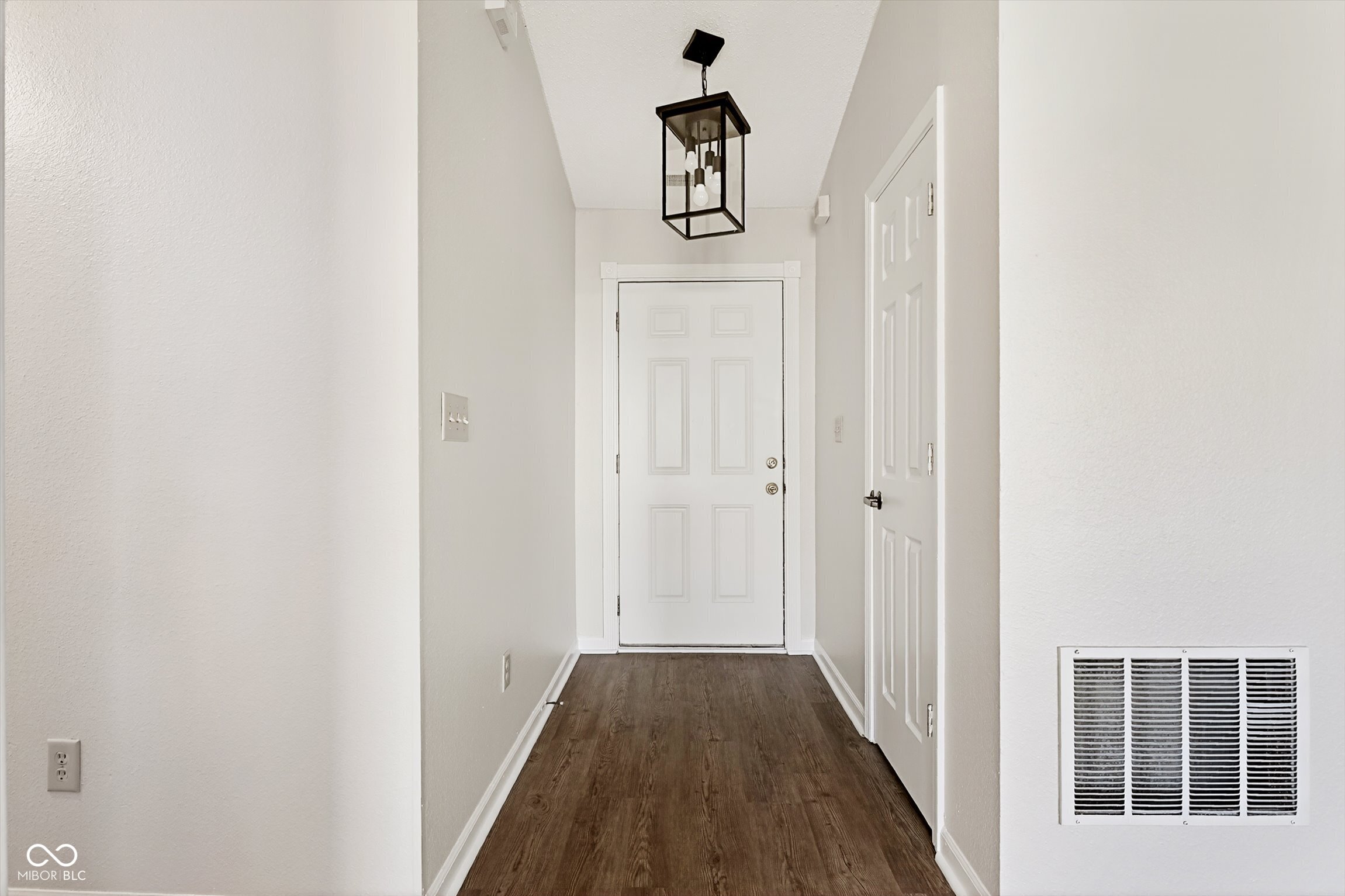 613 Woodfield Circle