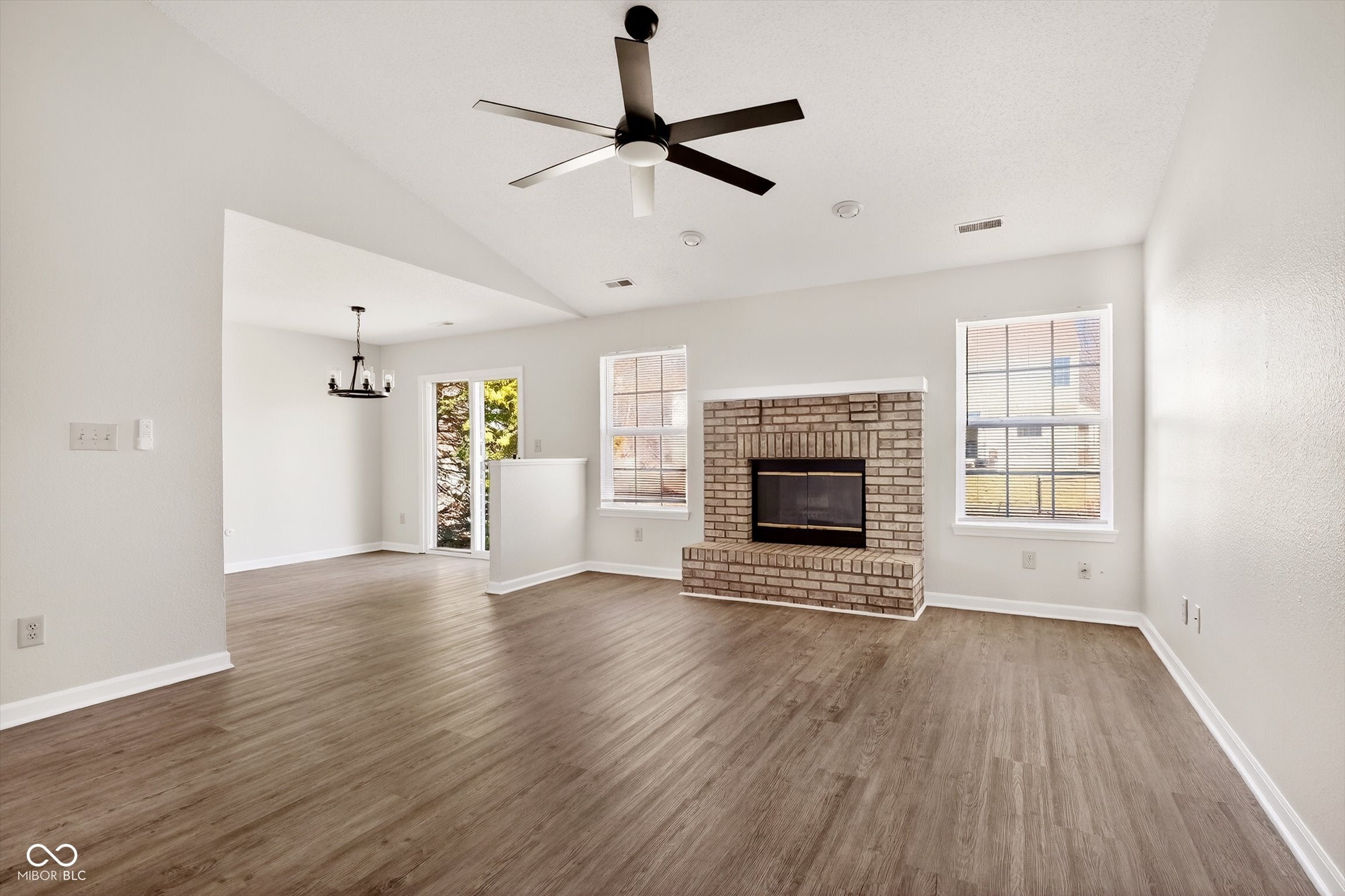 613 Woodfield Circle