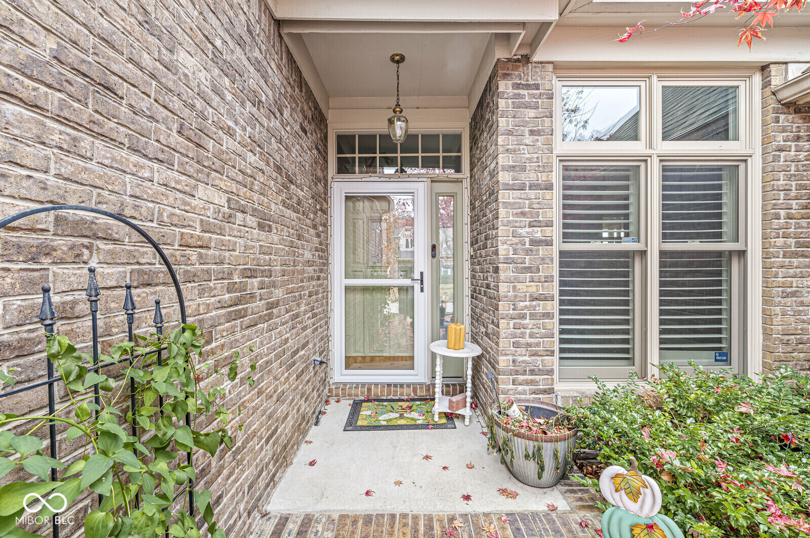 11697 Lake Forest Parkway