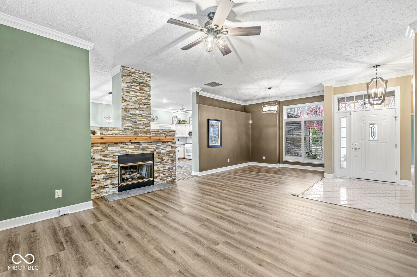 11697 Lake Forest Parkway