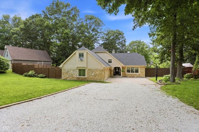 1954 Lakeview Drive Avon IN 46123