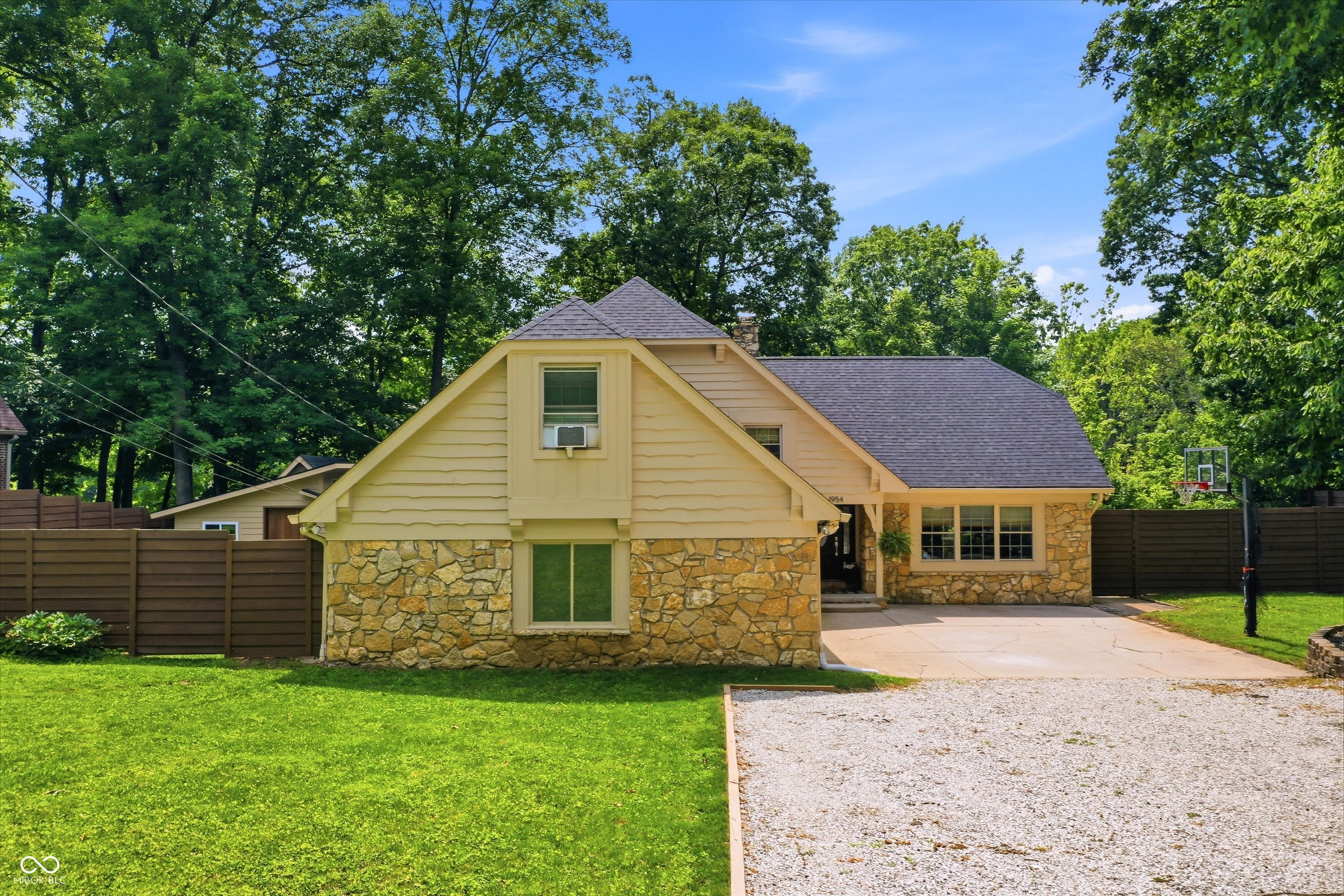 1954 Lakeview Drive