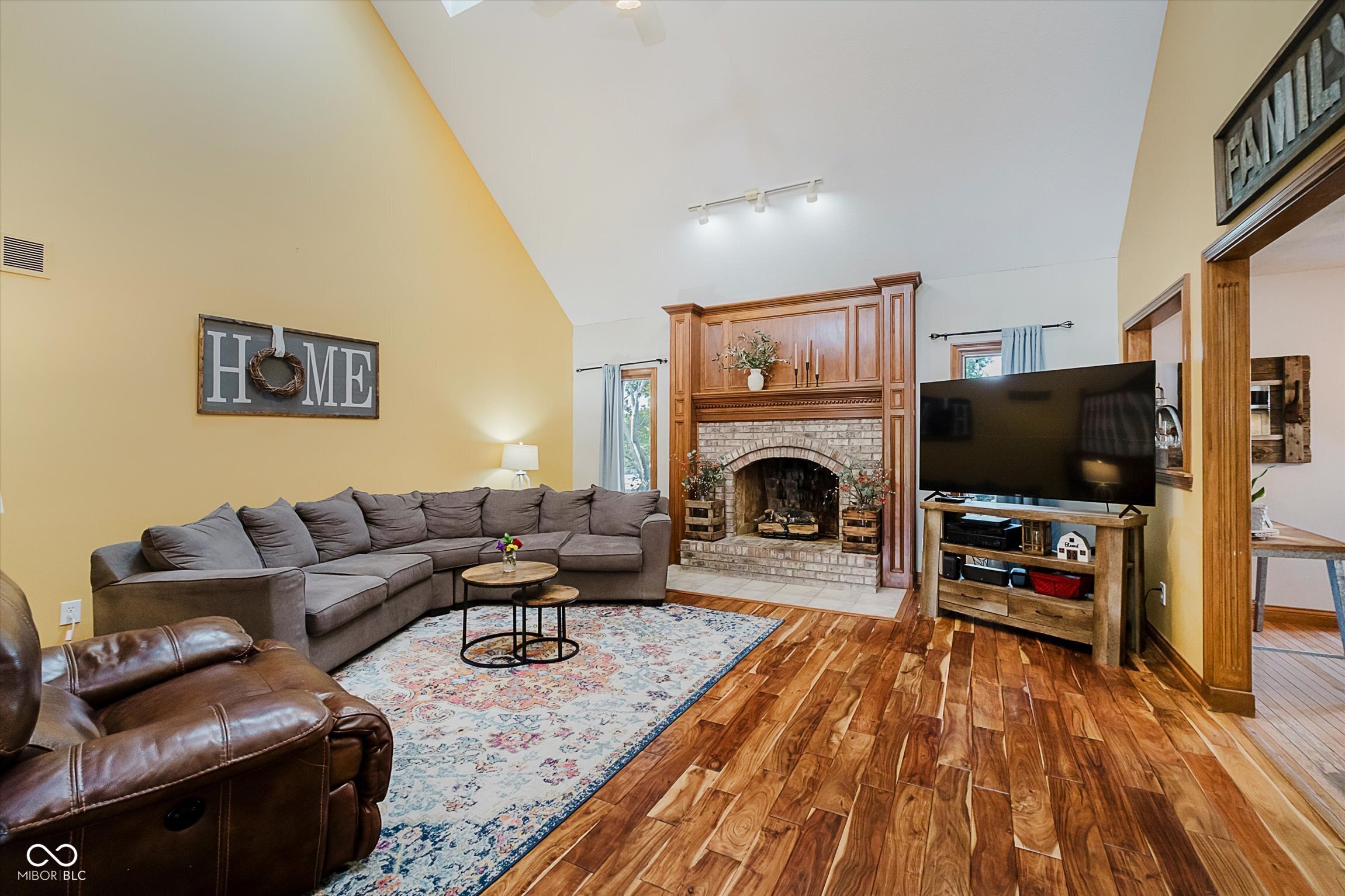 1910 W 211th Street