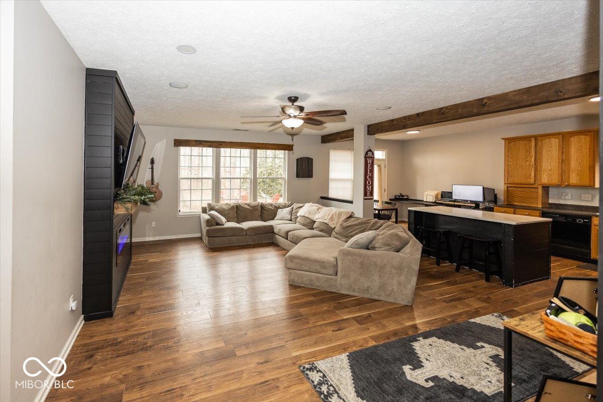 4162 S Woodtrail Lane