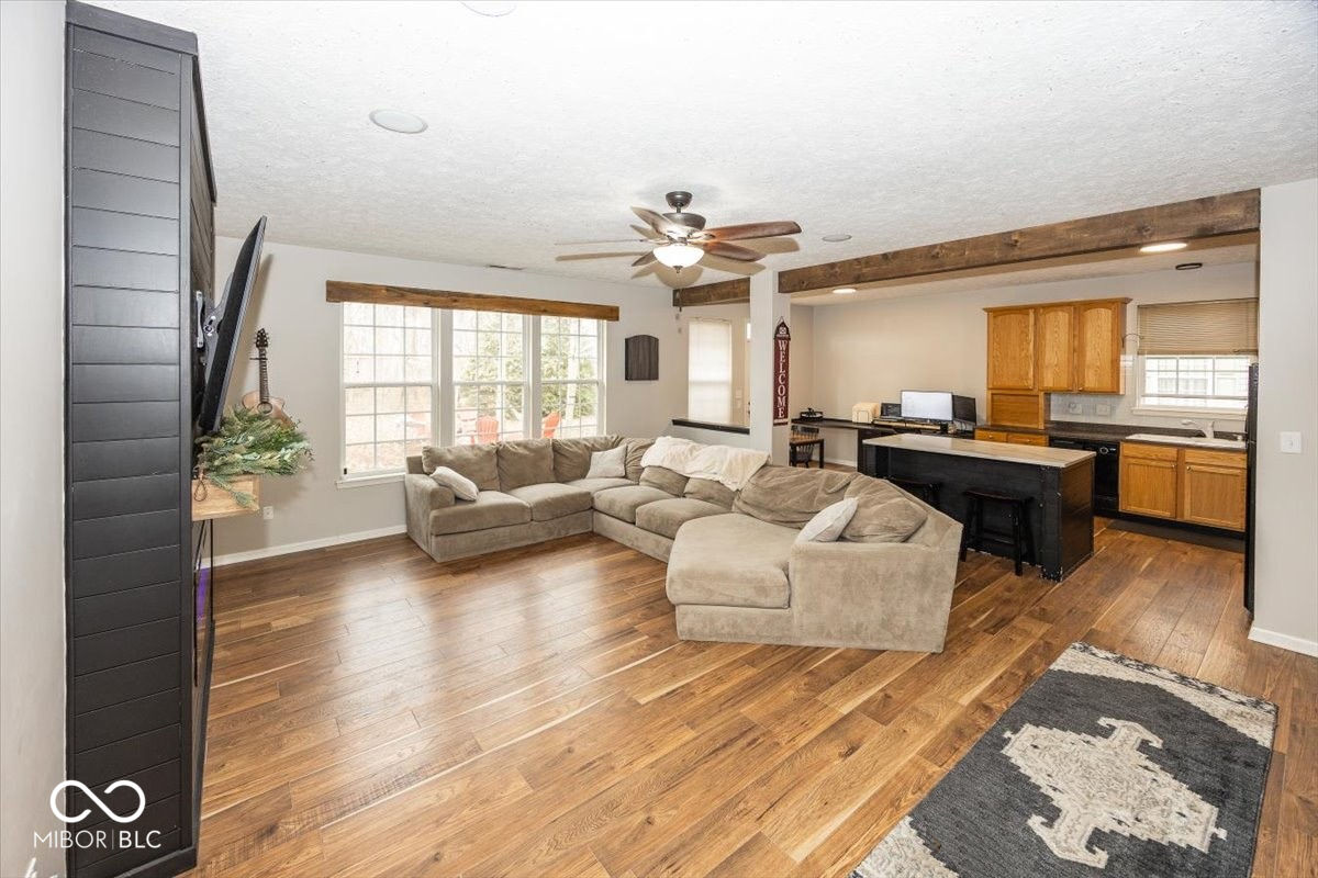 4162 S Woodtrail Lane