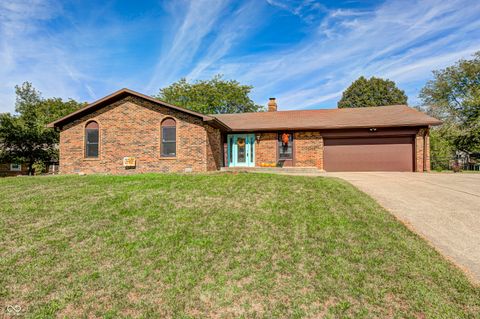 Photo of 1325 Sherwood Drive, Greenfield, IN 46140 (MLS # 22065849)