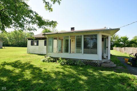 Photo of 1083 E South Street, Greenfield, IN 46140 (MLS # 22101373)