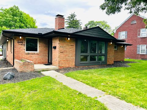 Photo of 636 22nd Street, Columbus, IN 47201 (MLS # 22100989)