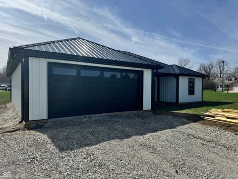 Photo of 404 E College Street, Bainbridge, IN 46105 (MLS # 22089619)