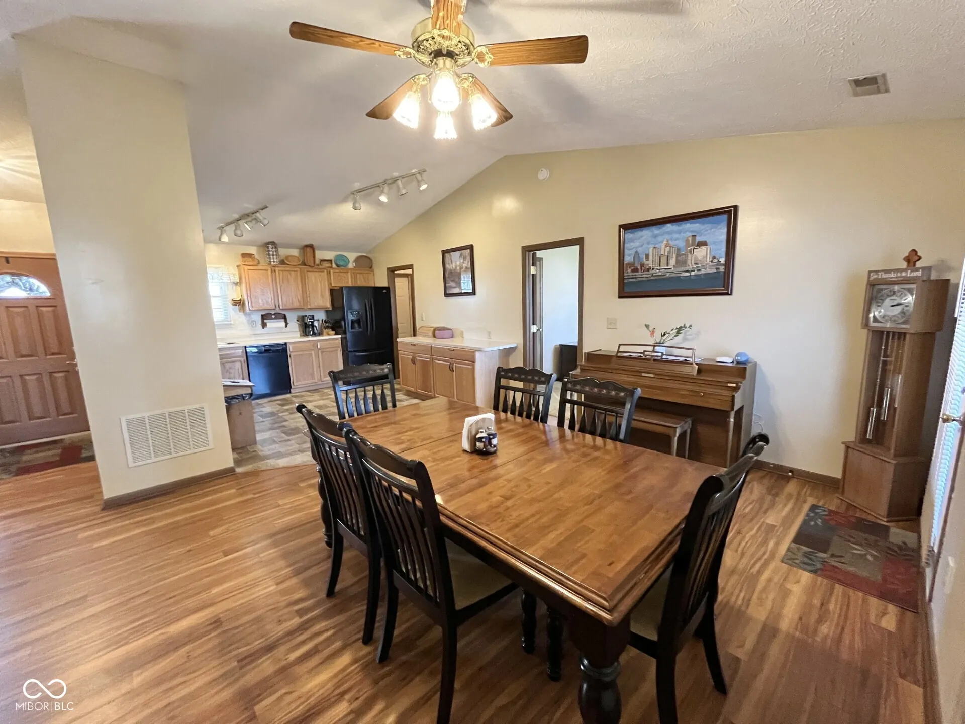 Seymour, Indiana 47274, United States, 3 Bedrooms Bedrooms, ,2 BathroomsBathrooms,Residential,Active,90646