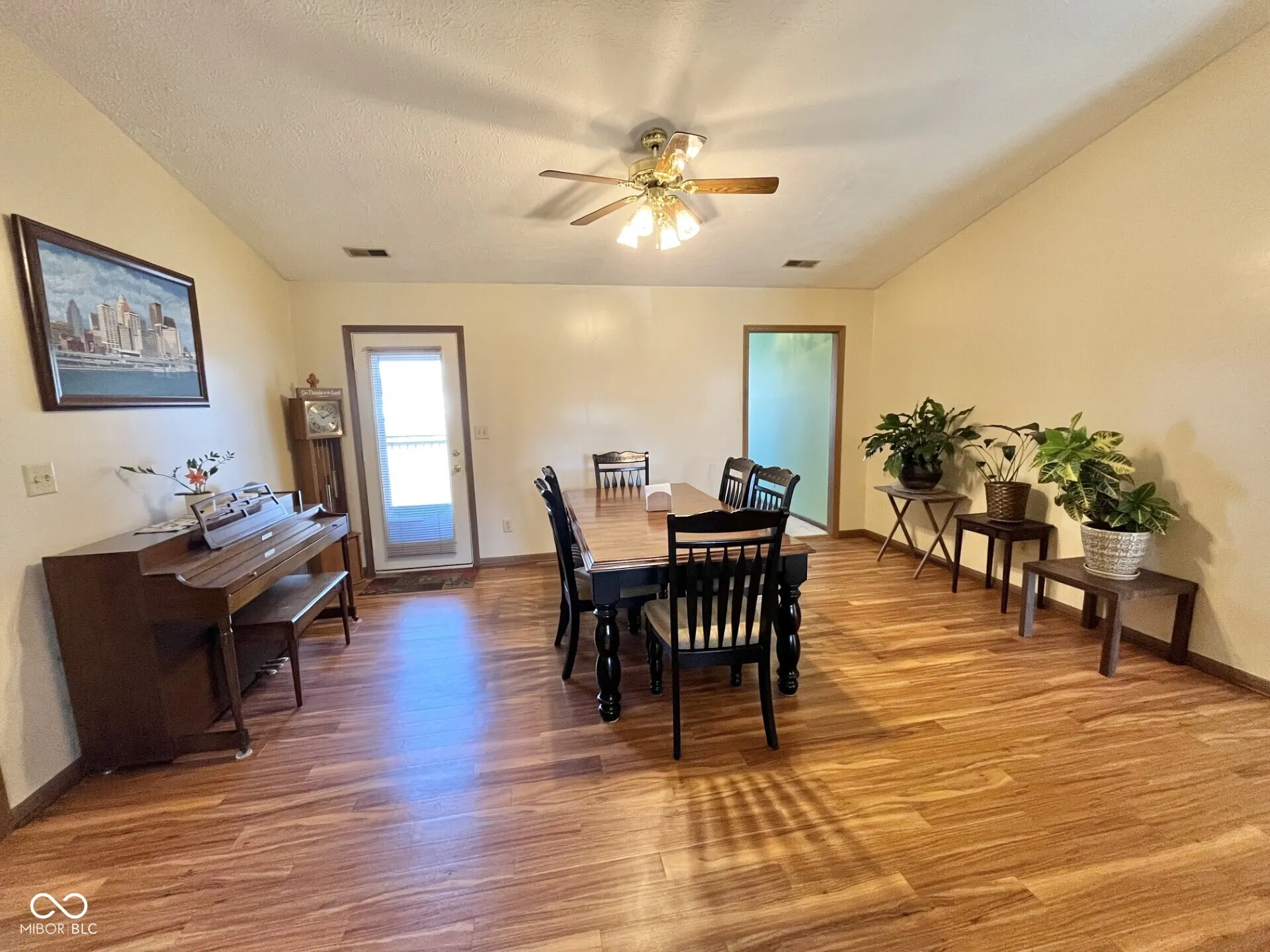 Seymour, Indiana 47274, United States, 3 Bedrooms Bedrooms, ,2 BathroomsBathrooms,Residential,Active,90646