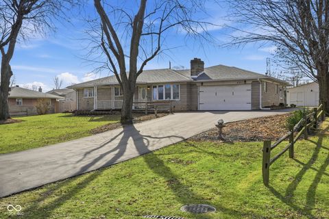 Photo of 4307 Knoll Top Drive, Indianapolis, IN 46237 (MLS # 22084910)