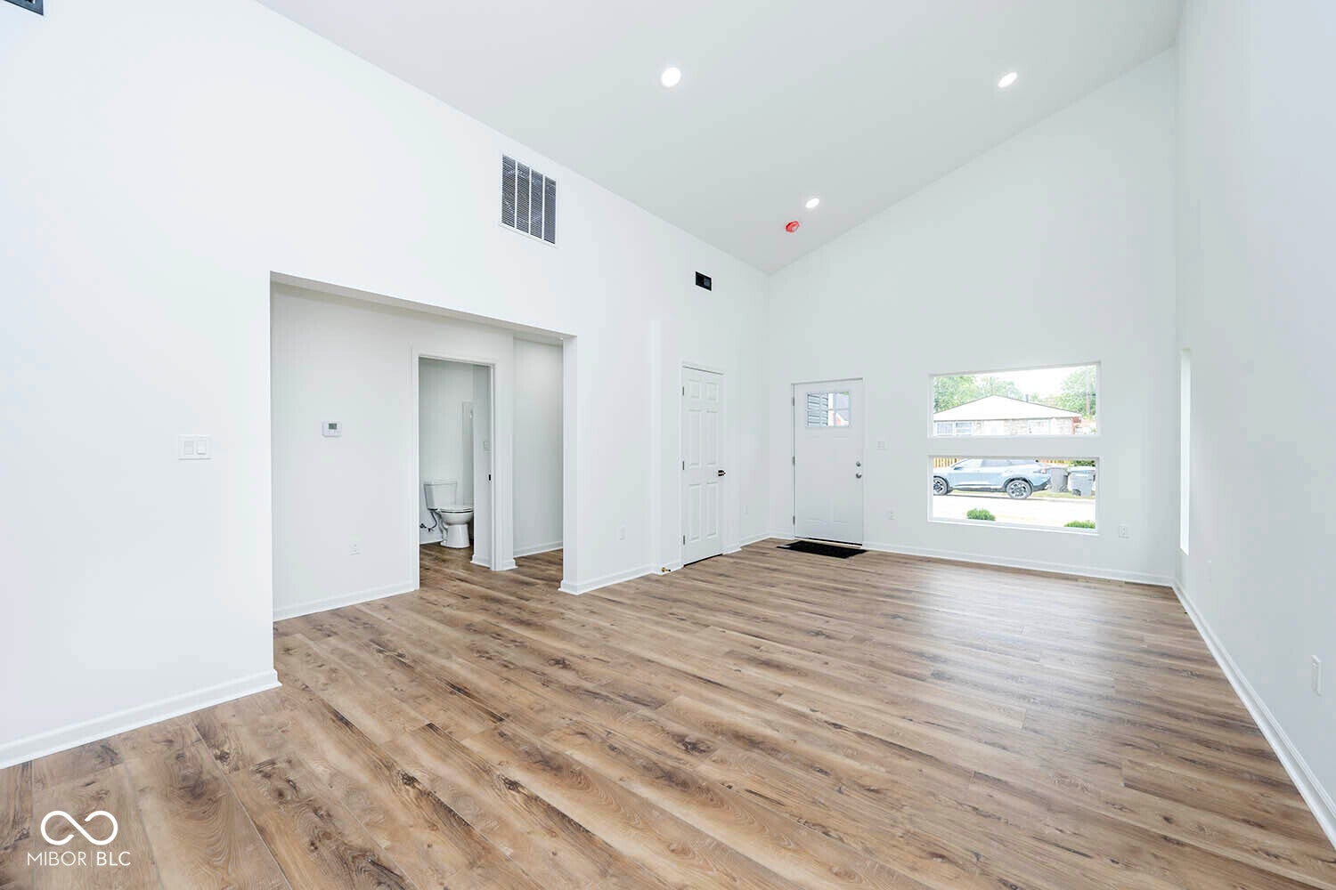 1123 N Belmont Avenue