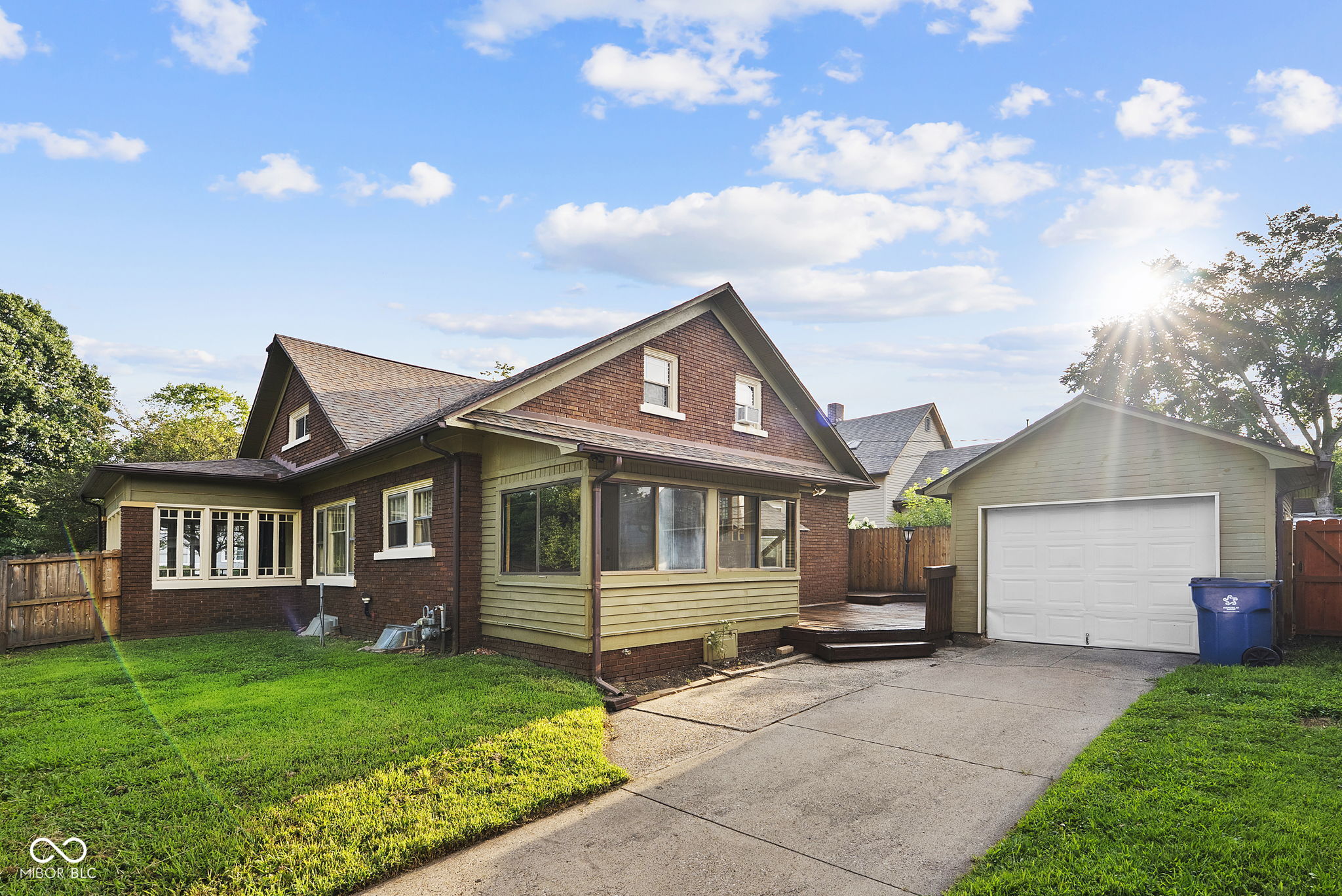 905 Maple