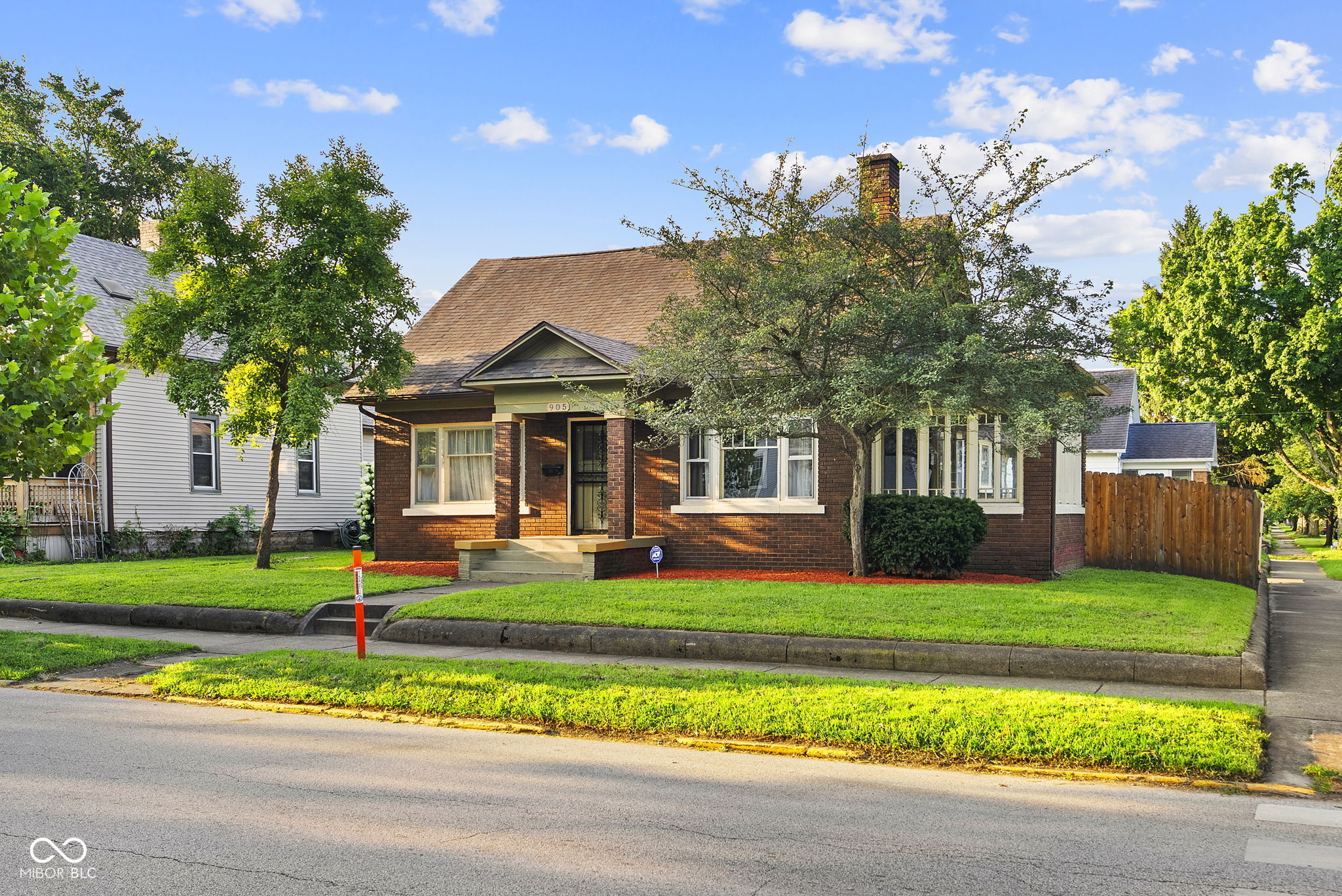 905 Maple