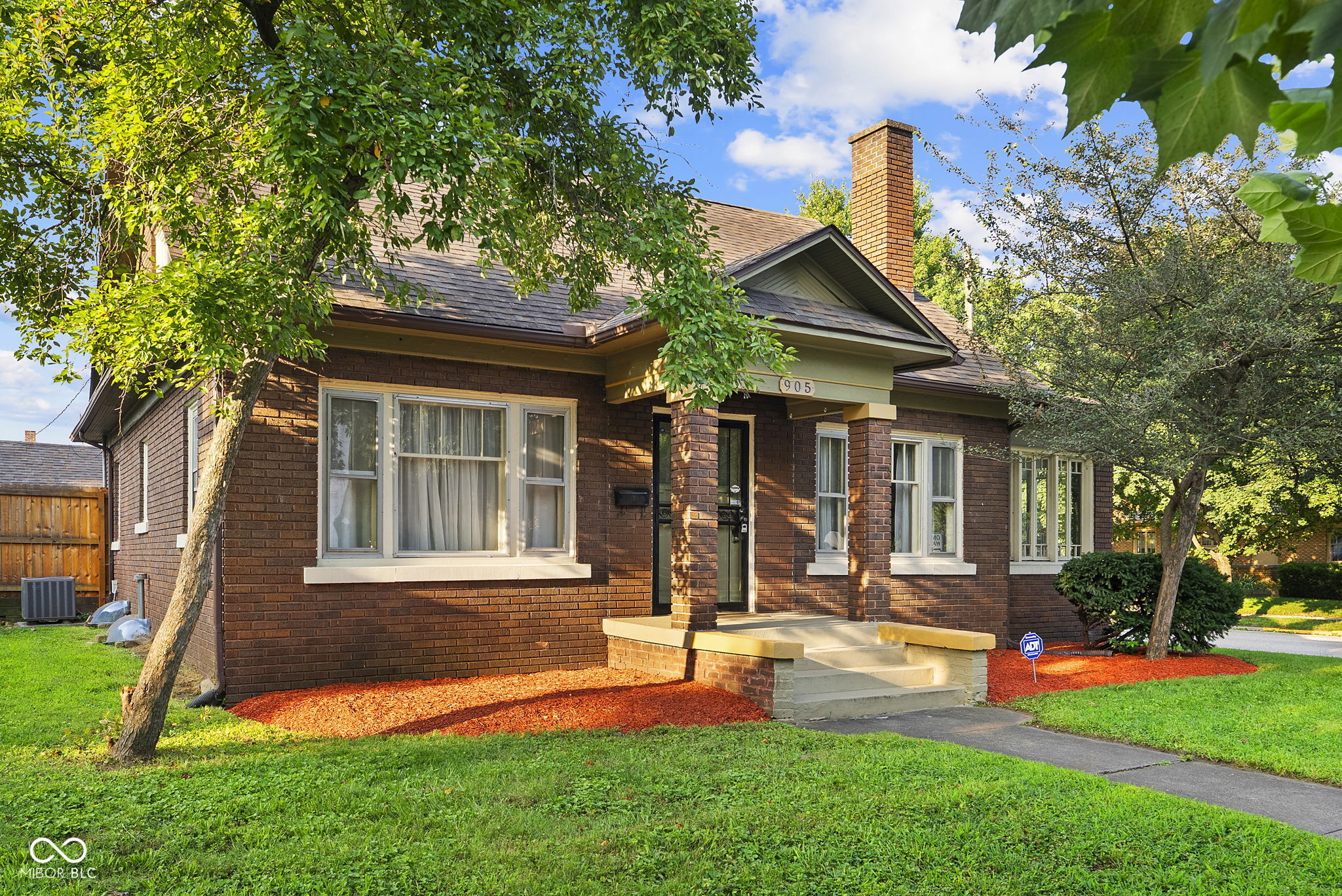 905 Maple