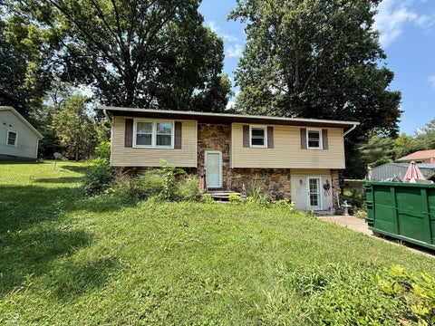 Photo of 4083 N Brookwood DR, Bloomington, IN 47404 (MLS # 22117149)