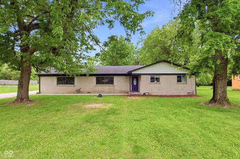 Photo of 5023 Shelbyville Road, Indianapolis, IN 46237 (MLS # 22102046)