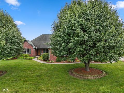 Photo of 105 Woodfield Green GRN, Danville, IN 46122 (MLS # 22112012)