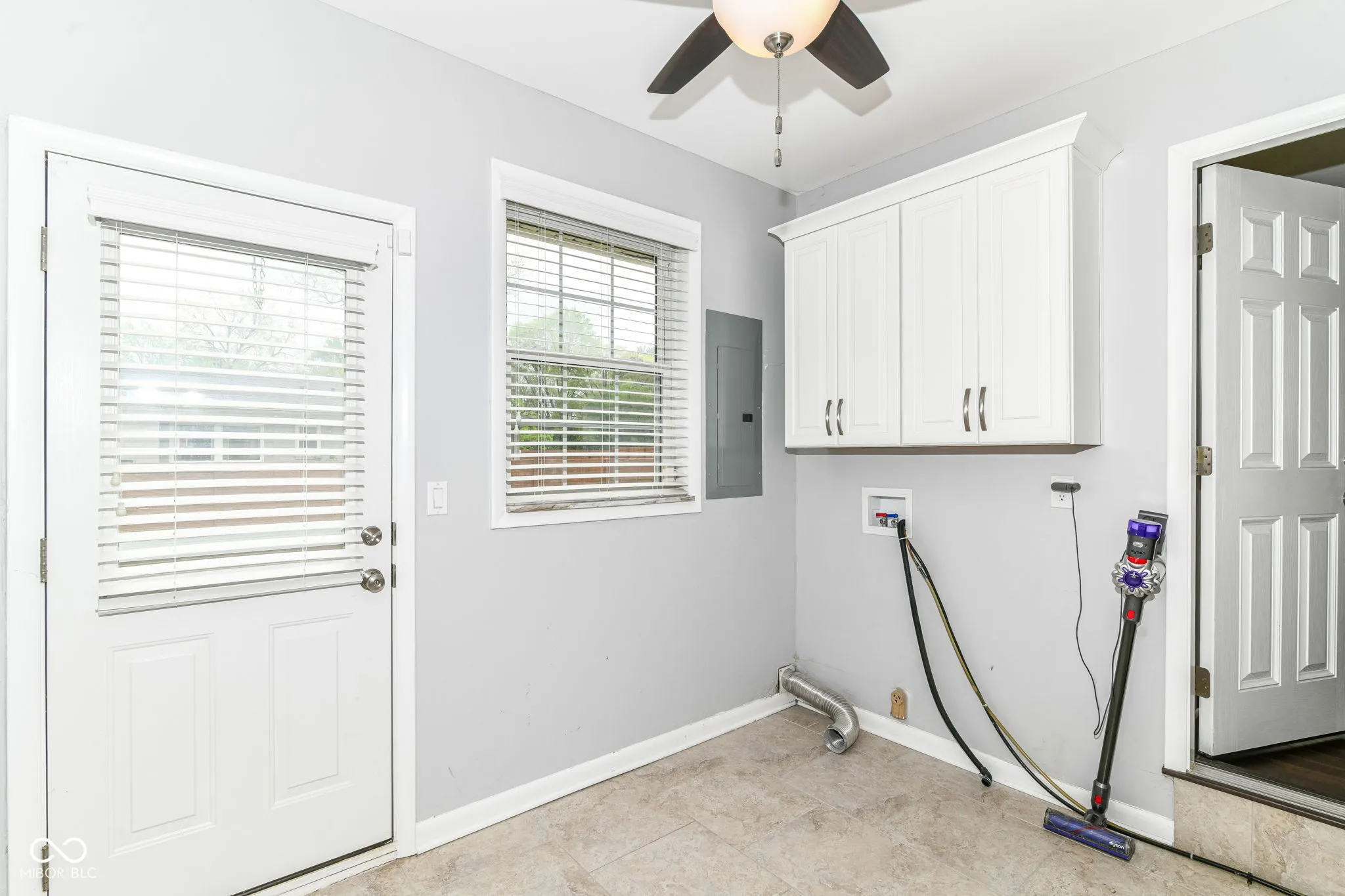 Indianapolis, Indiana 46240, United States, 3 Bedrooms Bedrooms, ,2 BathroomsBathrooms,Residential,Pending,121663