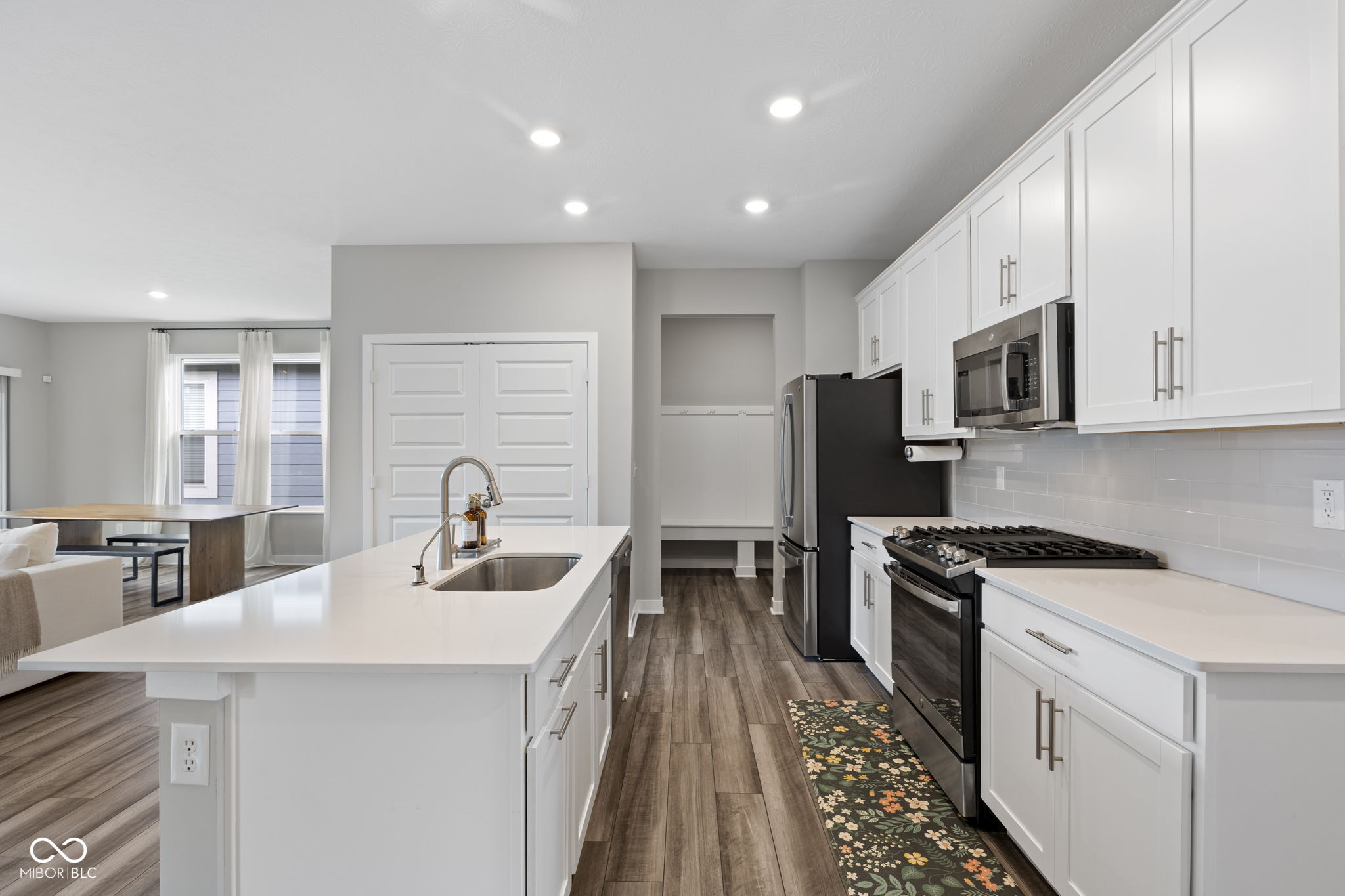 9696 Parkhurst Crossing