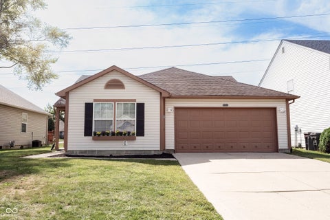 Photo of 10833 Tealpoint Drive, Indianapolis, IN 46229 (MLS # 22126162)