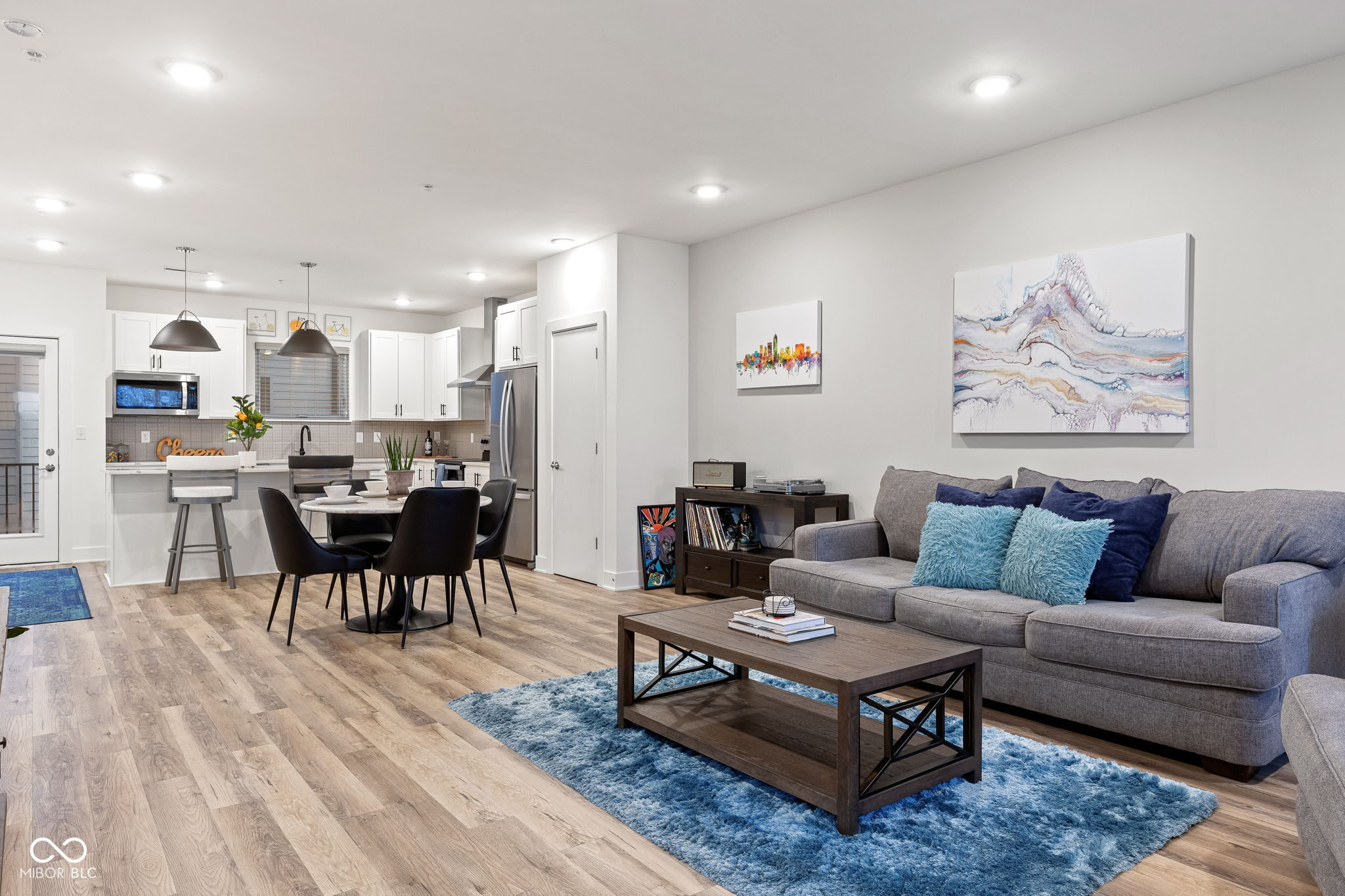 727 N Illinois Street 204