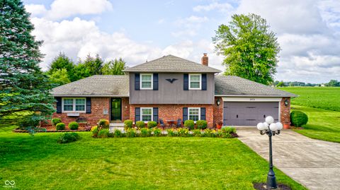 Photo of 303 E County Road 500 N, Pittsboro, IN 46167 (MLS # 22084344)