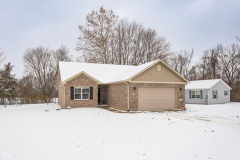 Photo of 256 Patriots Landing, Fillmore, IN 46128 (MLS # 22075842)