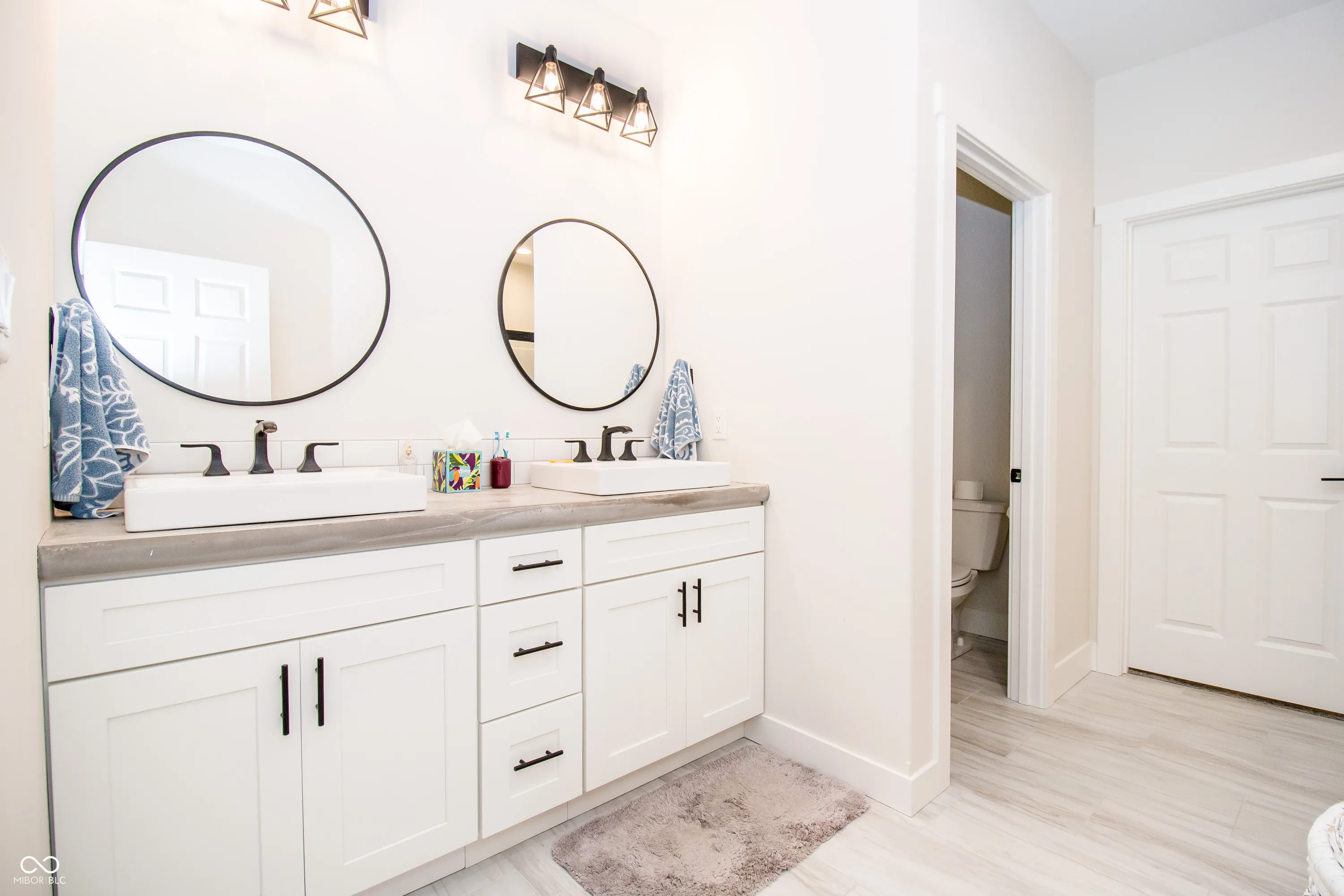 Columbus, Indiana 47201, United States, 3 Bedrooms Bedrooms, ,2 BathroomsBathrooms,Residential,Active,129902