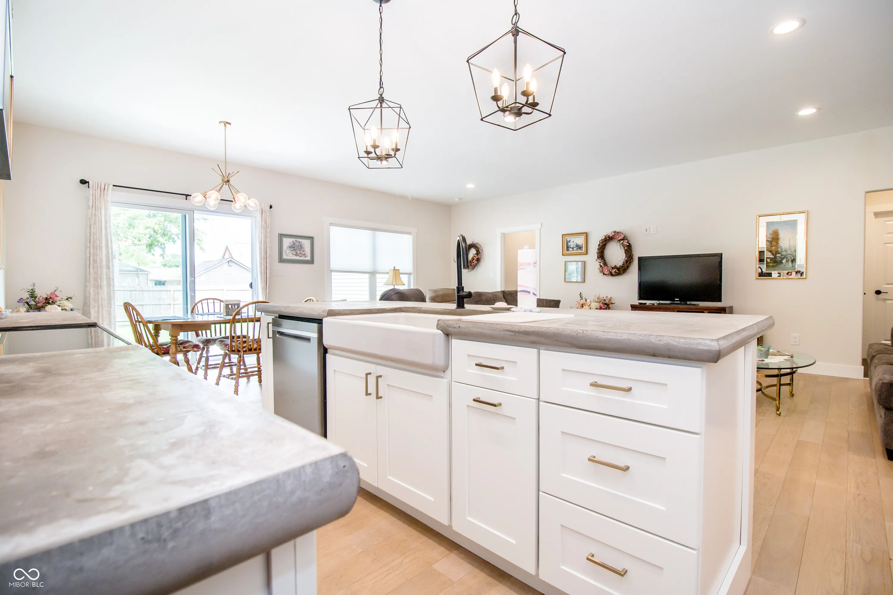 Columbus, Indiana 47201, United States, 3 Bedrooms Bedrooms, ,2 BathroomsBathrooms,Residential,Active,129902