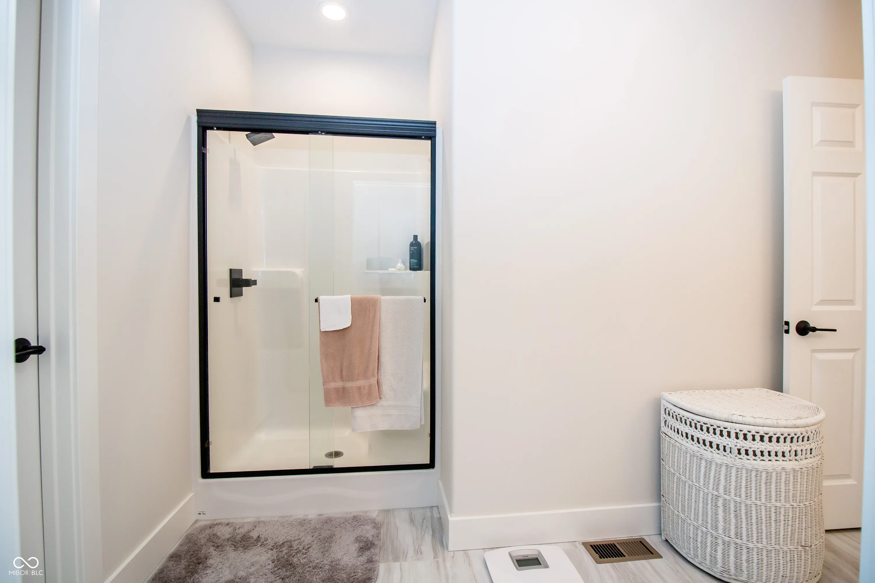 Columbus, Indiana 47201, United States, 3 Bedrooms Bedrooms, ,2 BathroomsBathrooms,Residential,Active,129902