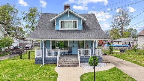 Photo of 108 Lincoln Street, Edinburgh, IN 46124 (MLS # 22095328)