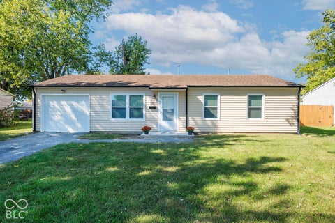 Photo of 916 School Street, Greenfield, IN 46140 (MLS # 22130329)