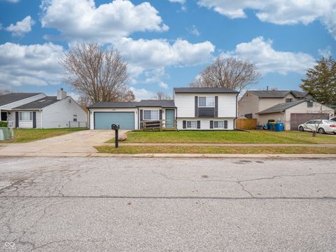 Photo of 7639 Hoyt Avenue, Indianapolis, IN 46239 (MLS # 22075206)