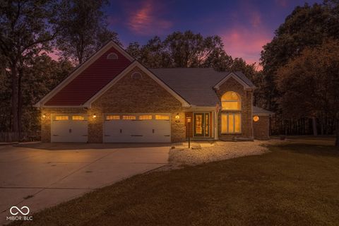 Photo of 1066 N Dogwood Way, Greenfield, IN 46140 (MLS # 22048145)