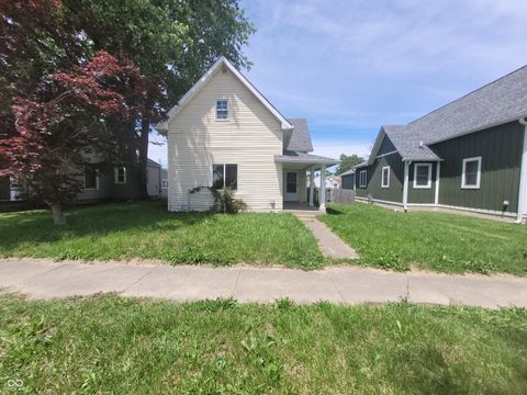 Photo of 932 W Main Street, Greenfield, IN 46140 (MLS # 22103947)