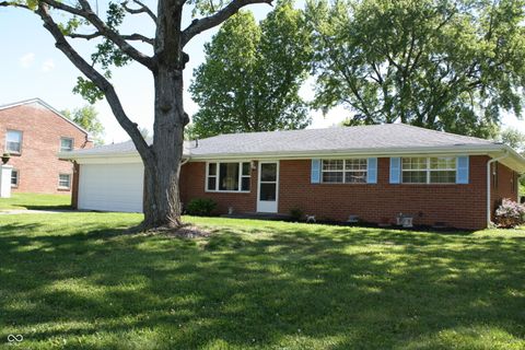 Photo of 8221 S Delaware Street, Indianapolis, IN 46227 (MLS # 22102371)