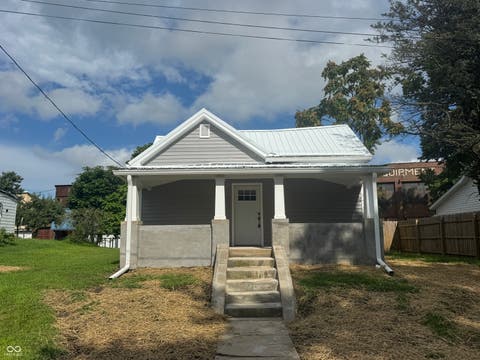 Photo of 405 S Main ST, Veedersburg, IN 47987 (MLS # 22120450)