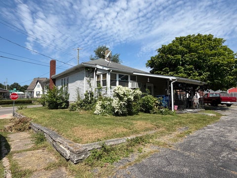 Photo of 222 Lincoln Avenue, Bedford, IN 47421 (MLS # 22120344)