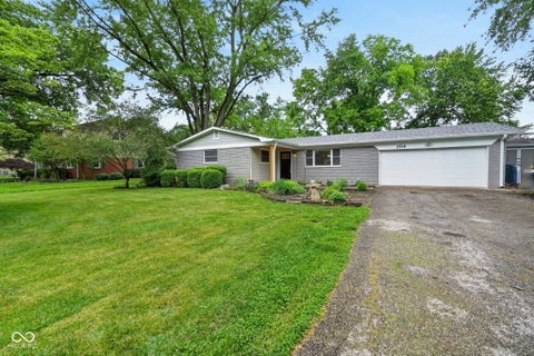 Photo of 2516 Colony Court, Indianapolis, IN 46280 (MLS # 22100187)