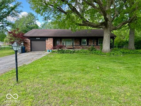 Photo of 318 Kirk Drive W, Indianapolis, IN 46234 (MLS # 22102930)
