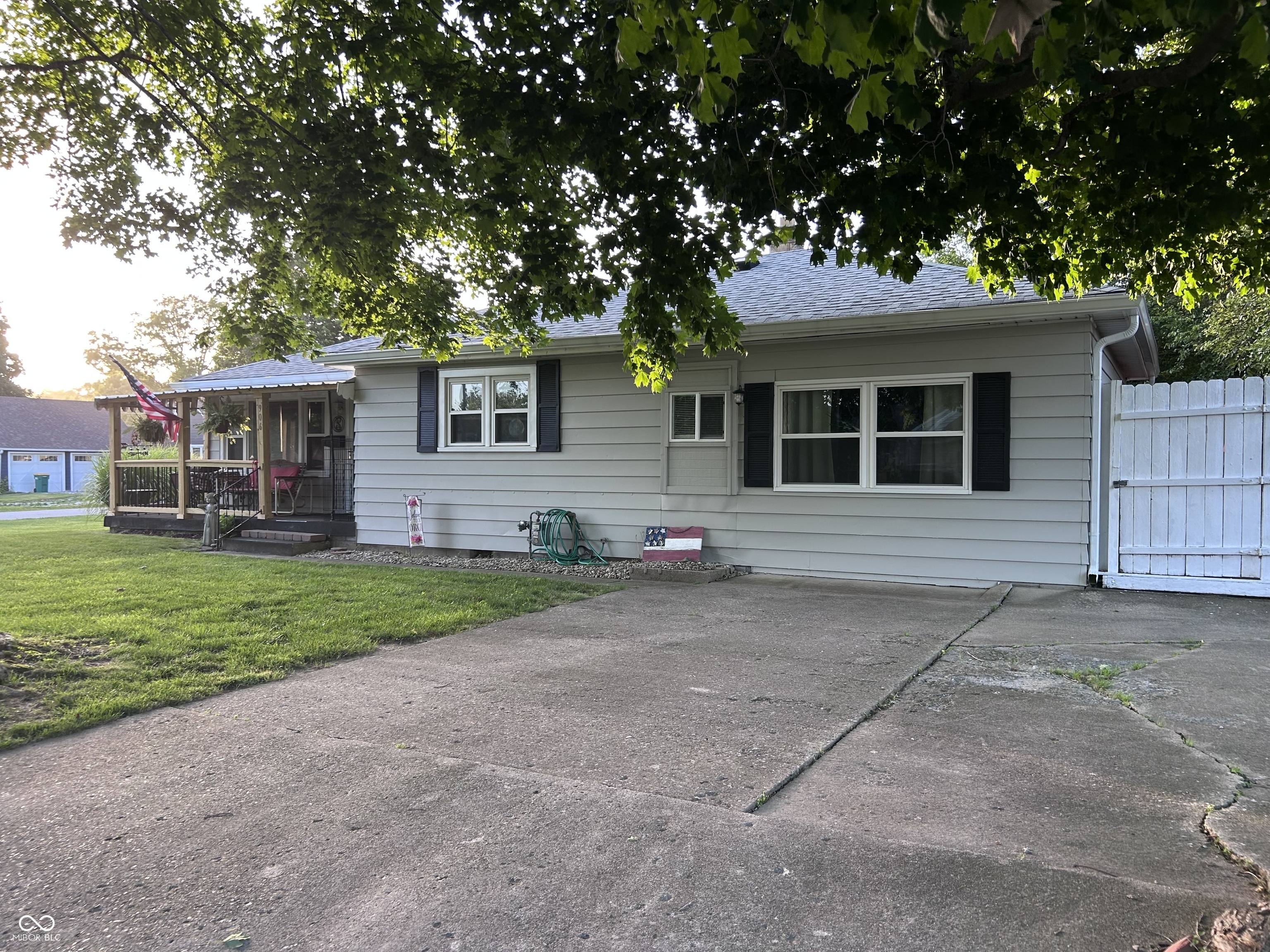 906 Harlan Street