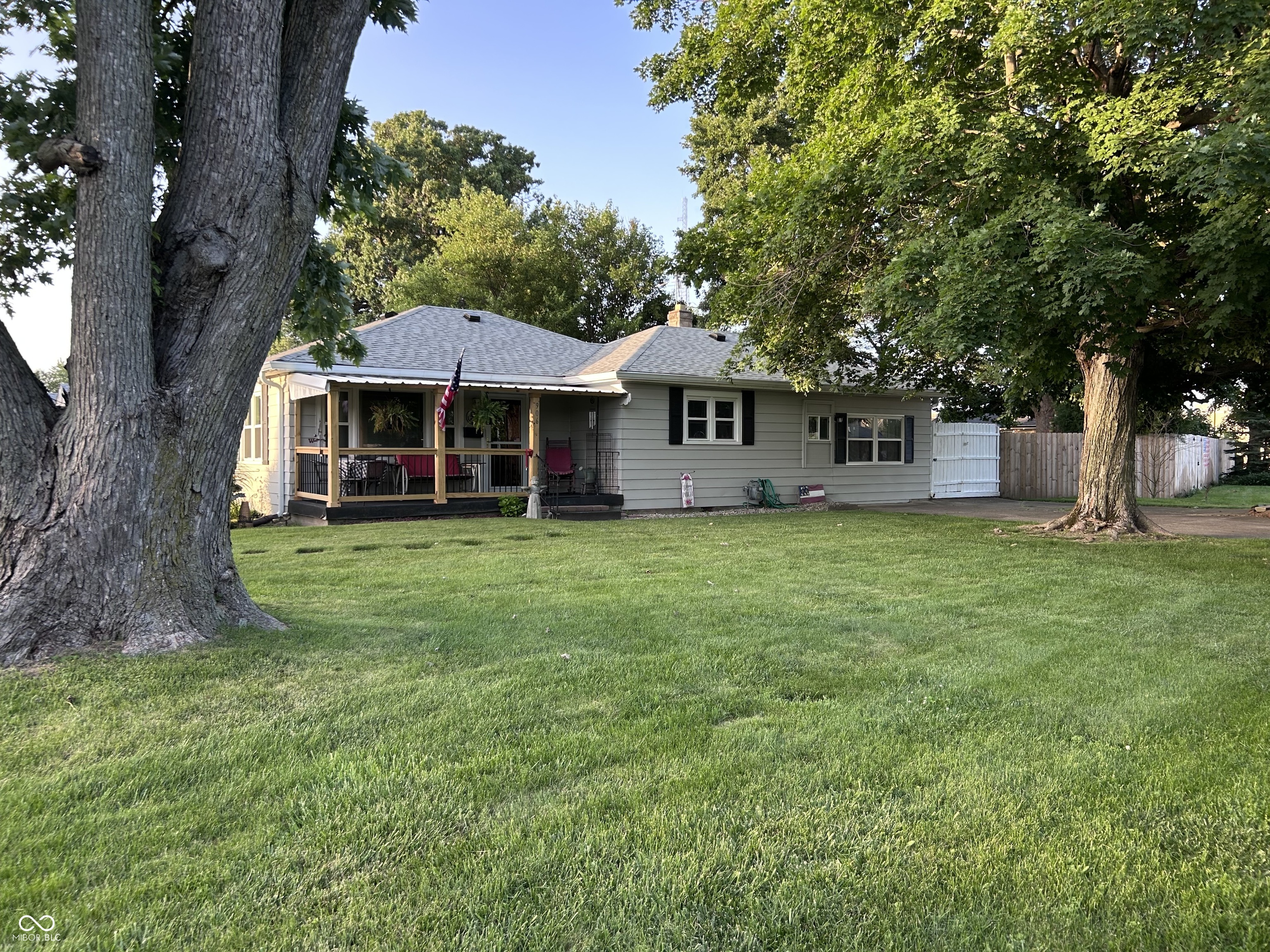906 Harlan Street