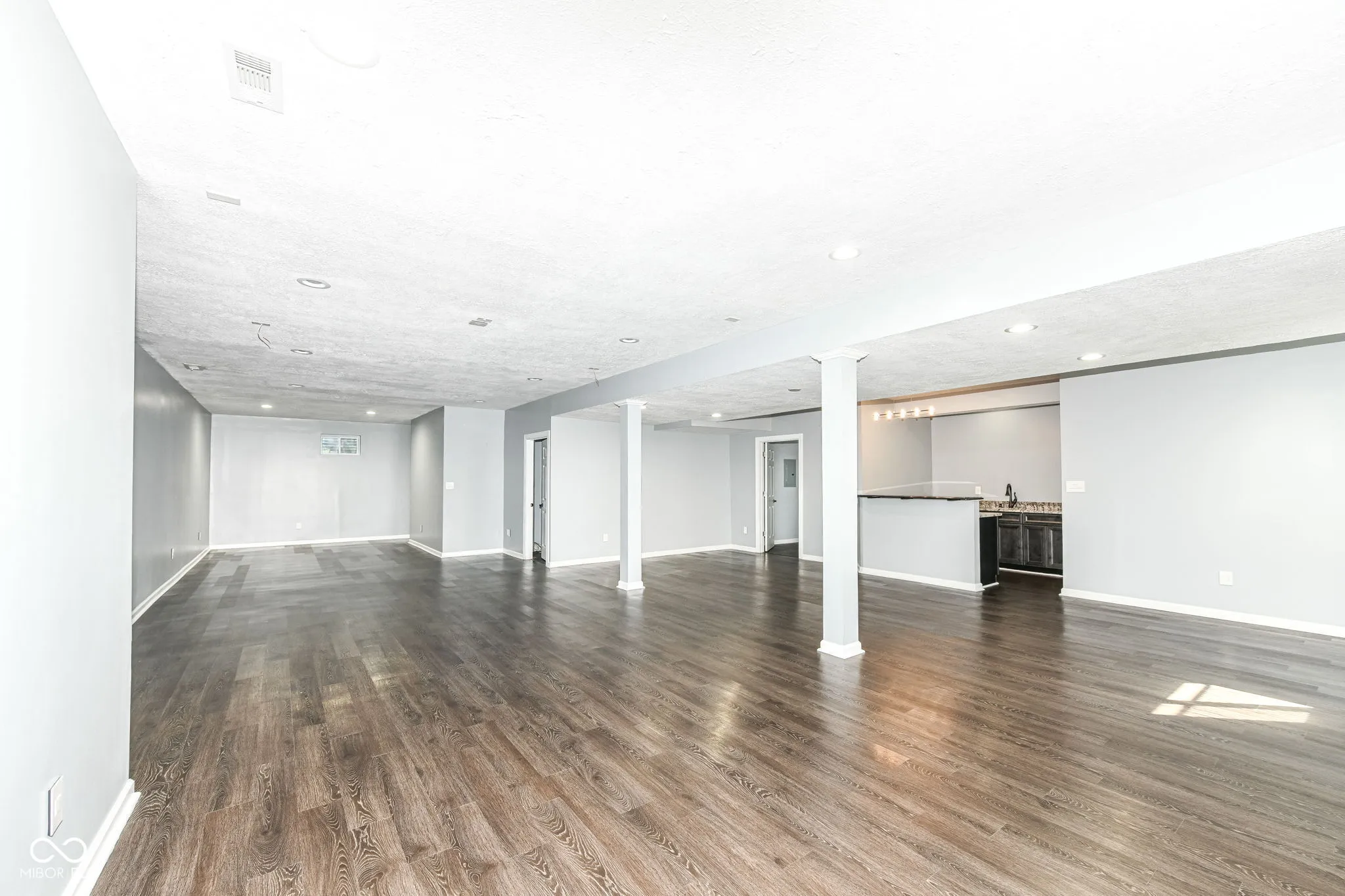 Greenwood, Indiana 46142, United States, 5 Bedrooms Bedrooms, ,4 BathroomsBathrooms,Residential,Active,215912