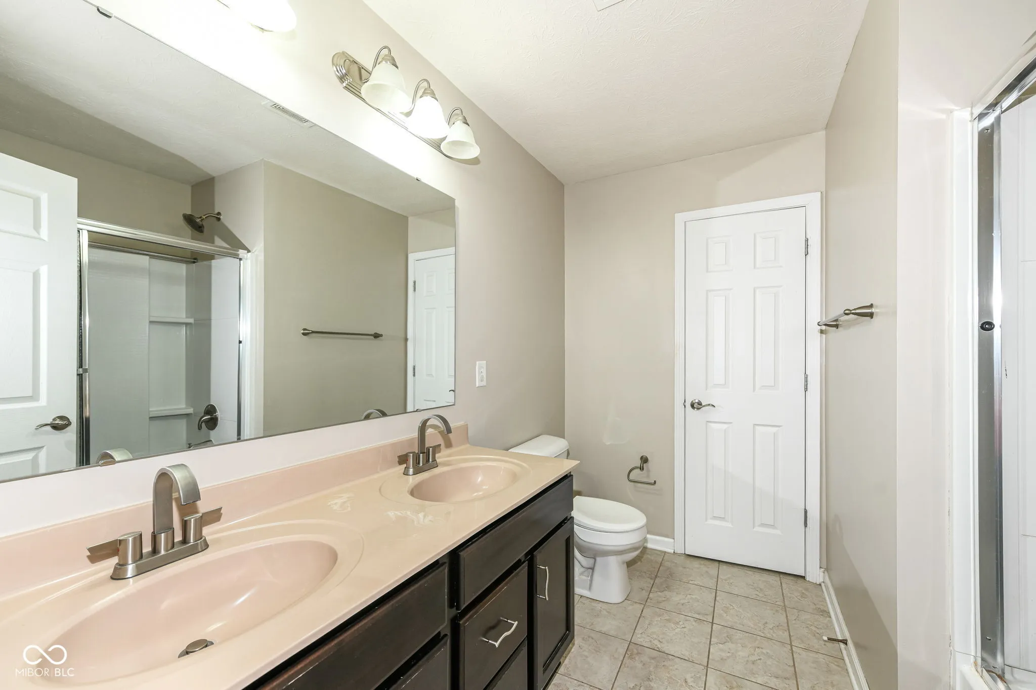 Greenwood, Indiana 46142, United States, 5 Bedrooms Bedrooms, ,4 BathroomsBathrooms,Residential,Active,215912