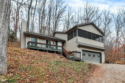 Photo of 13832 W Old Nashville Road, Columbus, IN 47201 (MLS # 22013049)