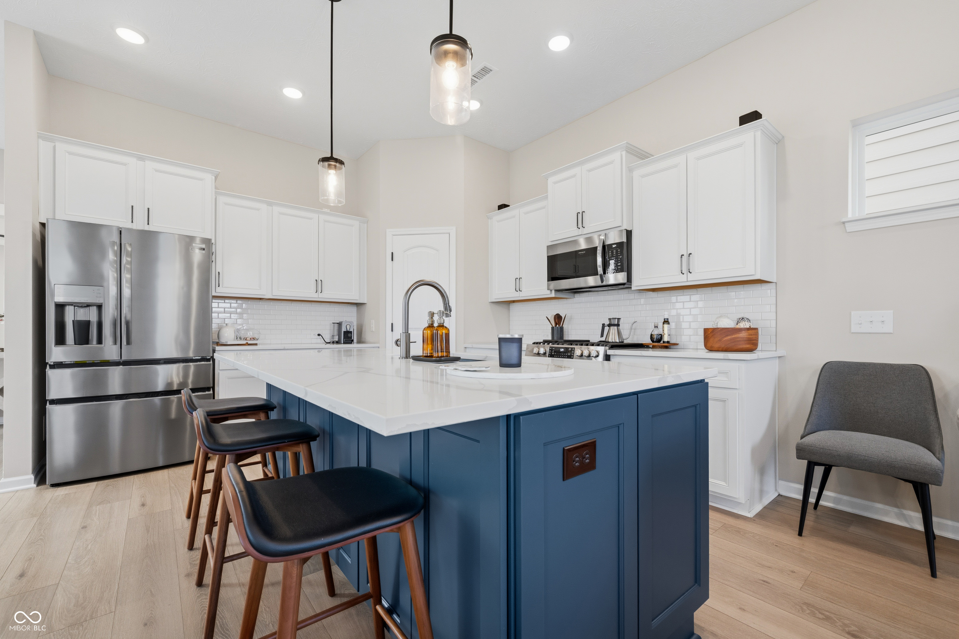 1135 Valentine Lane