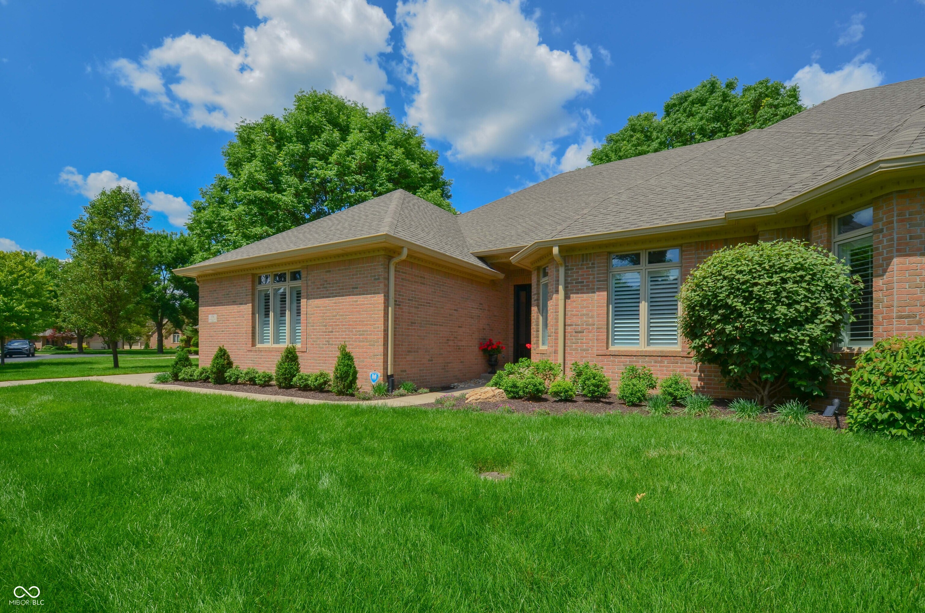 1738 Pathway Drive S